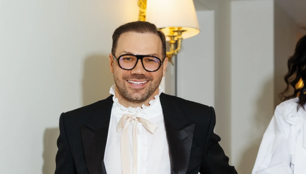 Андре Тан назвав 5 помилок у гардеробі, які візуально додають 10 років