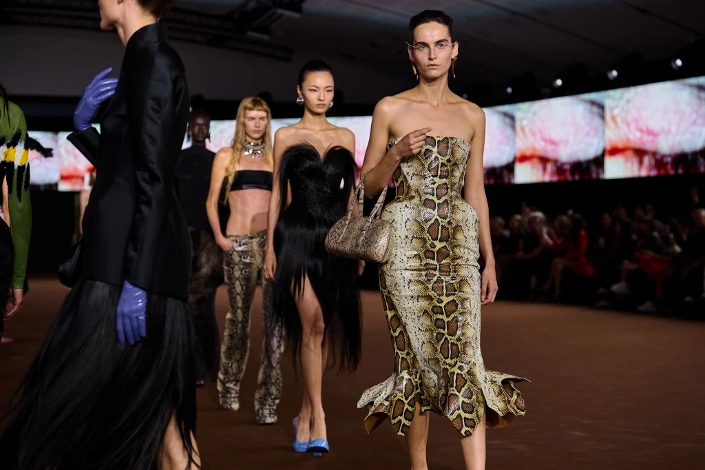 Mugler Весна-Літо 2027 показ Mugler Весна-Літо 2027 показ
