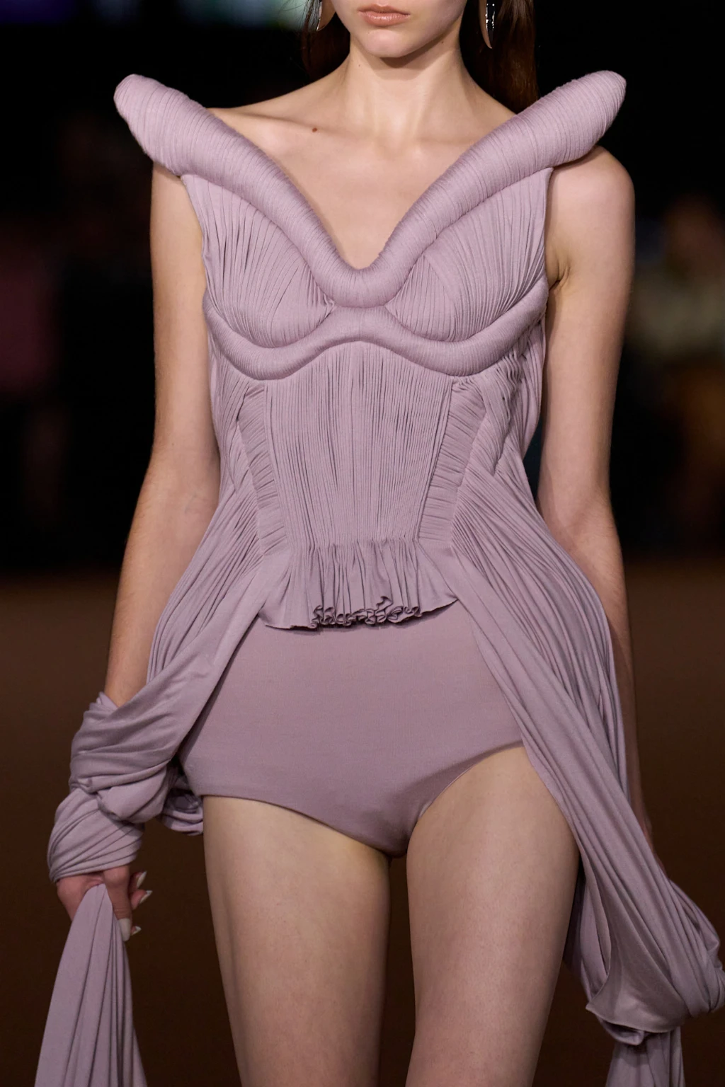 Mugler Весна-Літо 2027 декольте Mugler Весна-Літо 2027 декольте