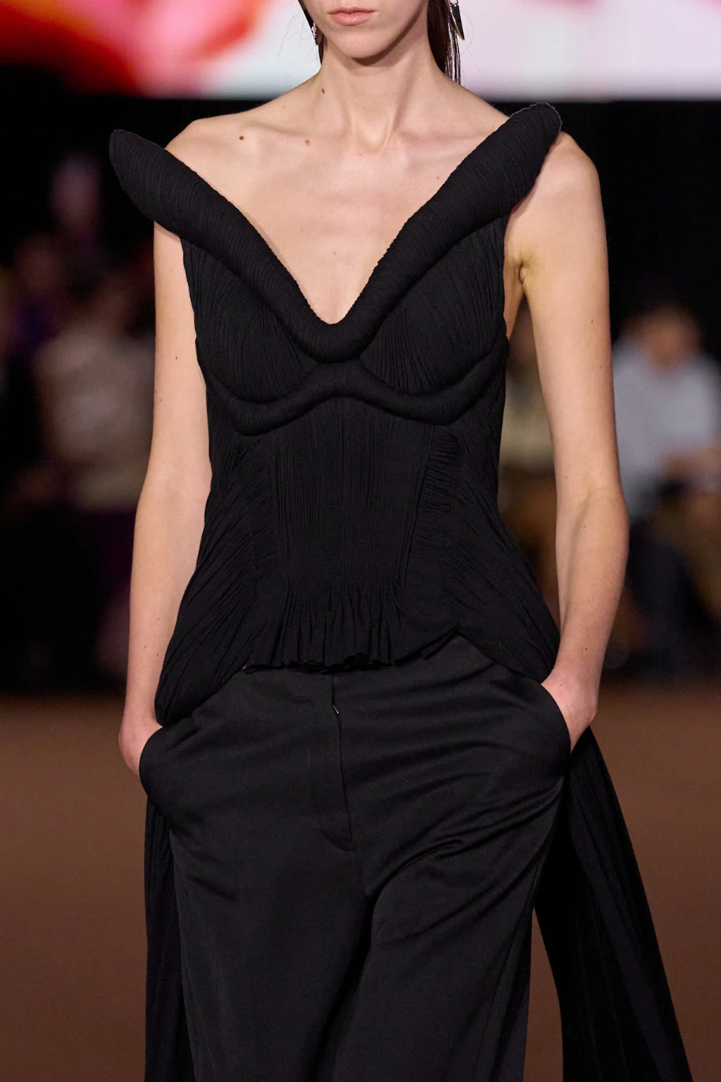 Mugler Весна-Літо 2027 декольте-комаха Mugler Весна-Літо 2027 декольте-комаха